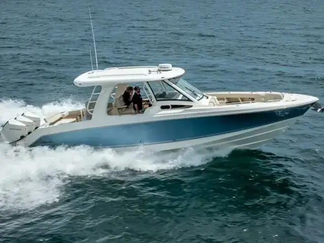 Boston Whaler 350 Realm