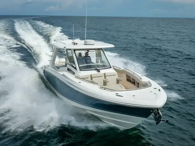 Boston Whaler 350 Realm