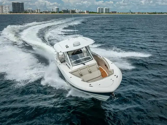 Boston Whaler 350 Realm