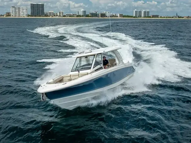 Boston Whaler 350 Realm