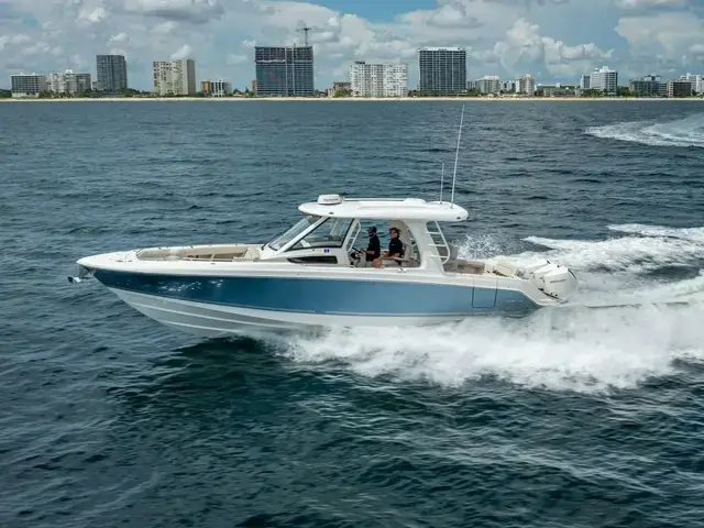 Boston Whaler 350 Realm