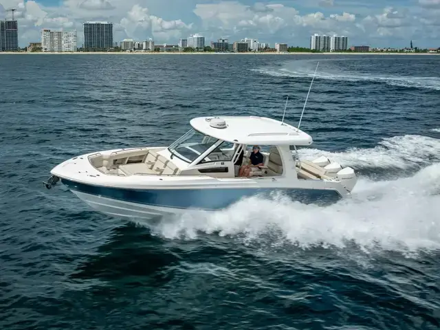 Boston Whaler 350 Realm