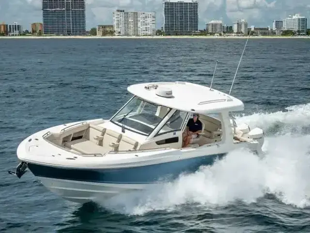 Boston Whaler 350 Realm