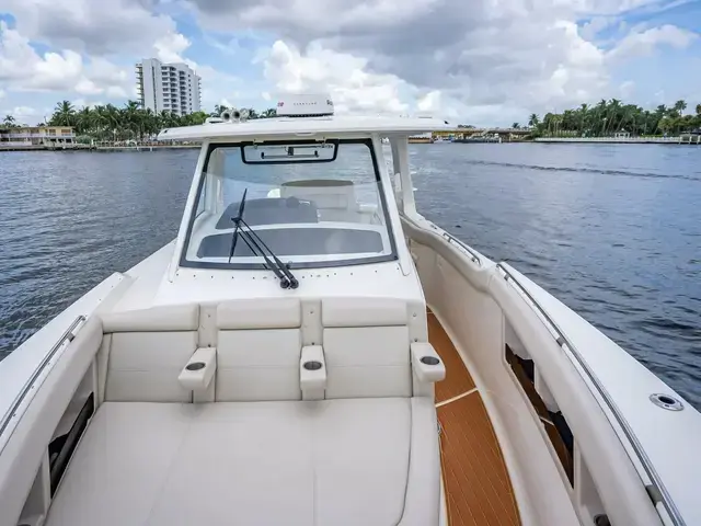 Boston Whaler 350 Realm