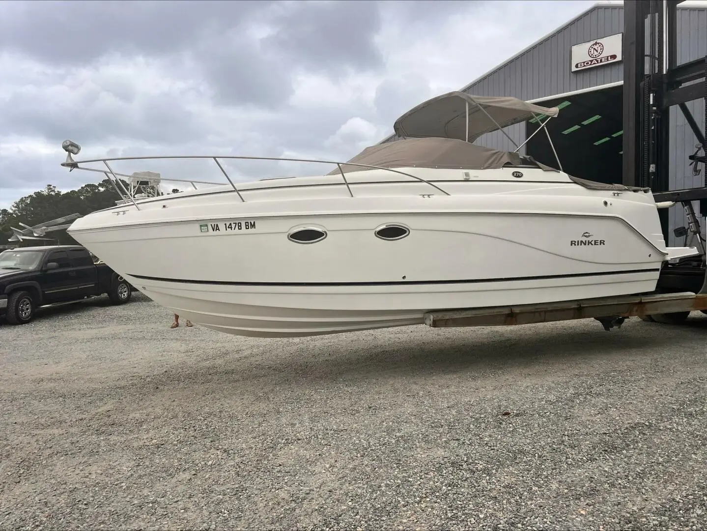 2006 Rinker 270