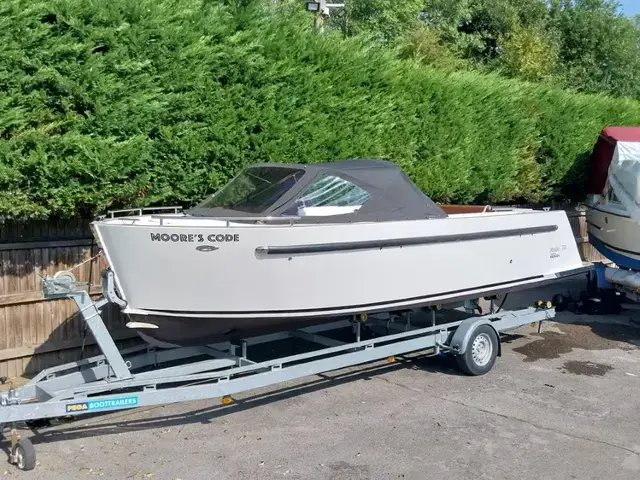 Maxima boats 730