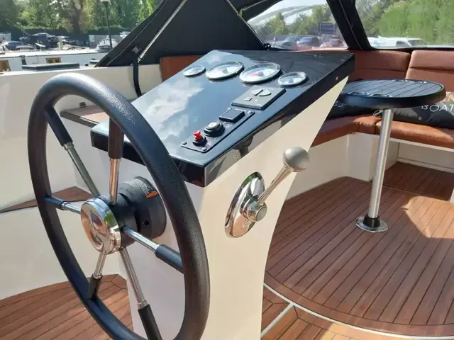 Maxima boats 730