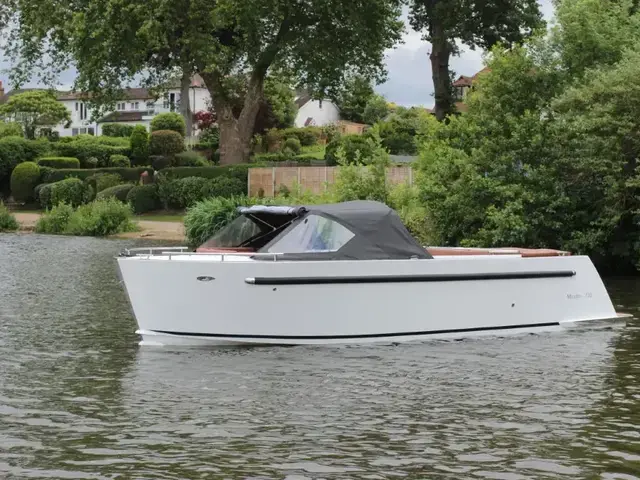 Maxima boats 730