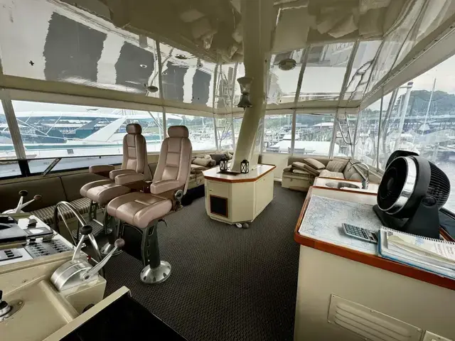 Burger 92 Raised Pilothouse