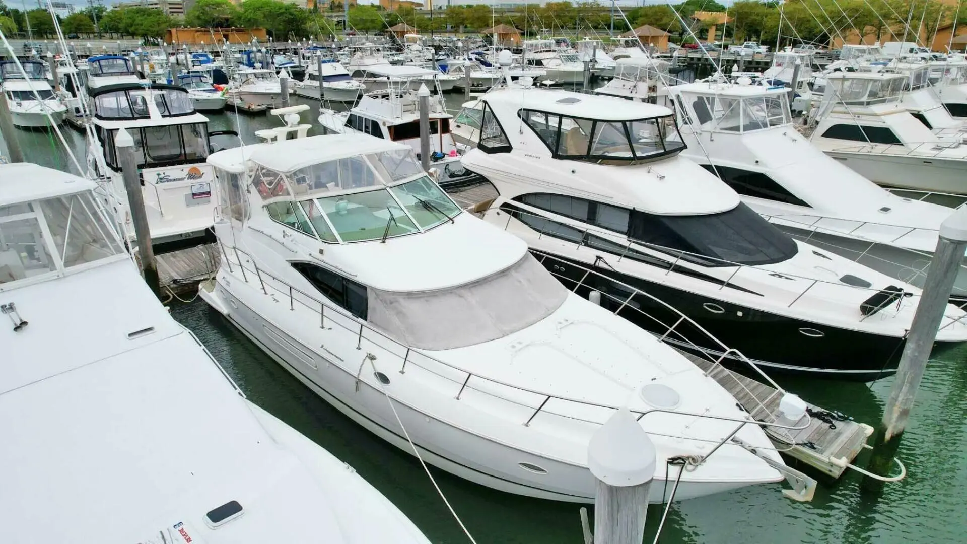 2002 Cruisers 4450 aft cabin motor yacht