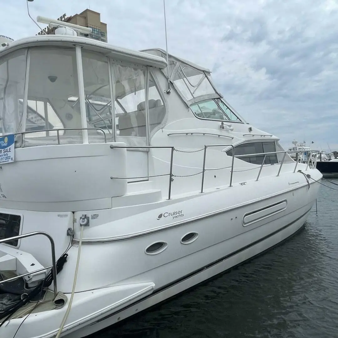 2002 Cruisers 4450 aft cabin motor yacht