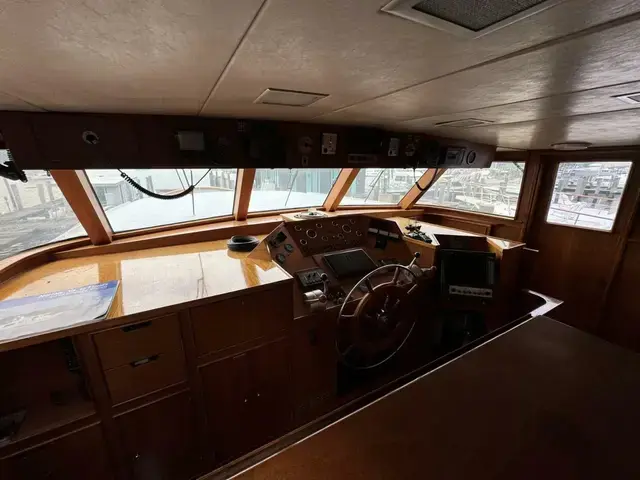 Burger 92 Raised Pilothouse