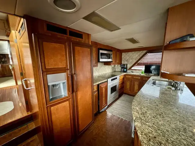 Burger 92 Raised Pilothouse