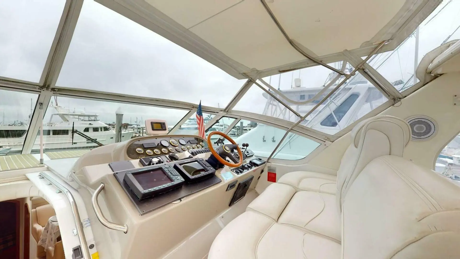 2002 Cruisers 4450 aft cabin motor yacht