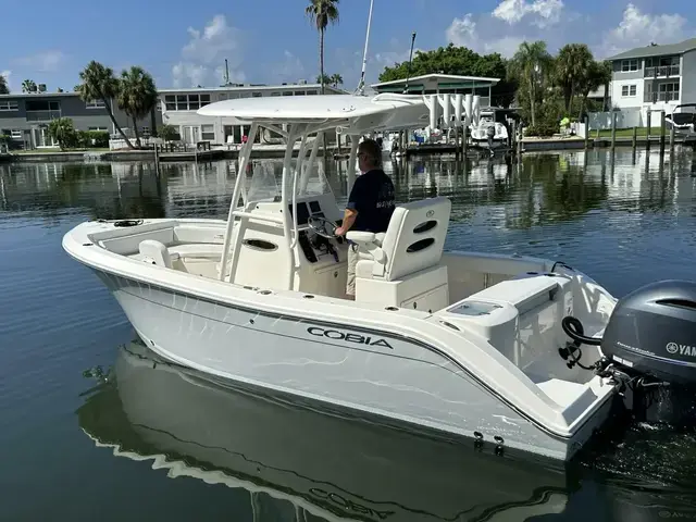 Cobia Boats 220 CC