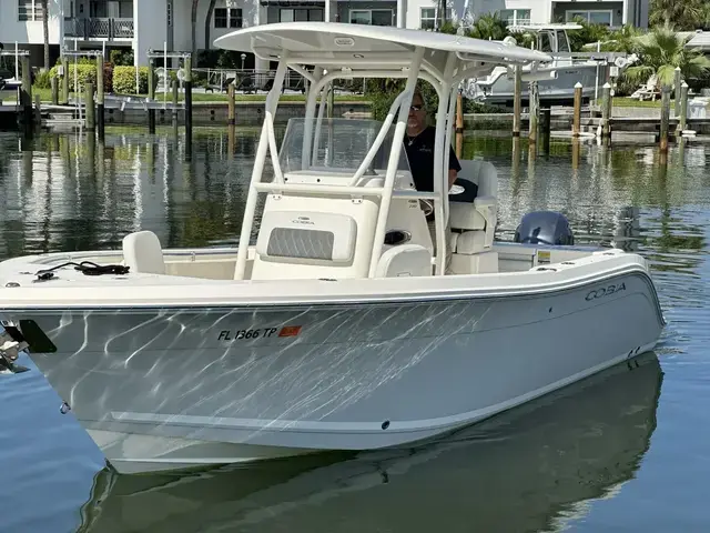 Cobia Boats 220 CC