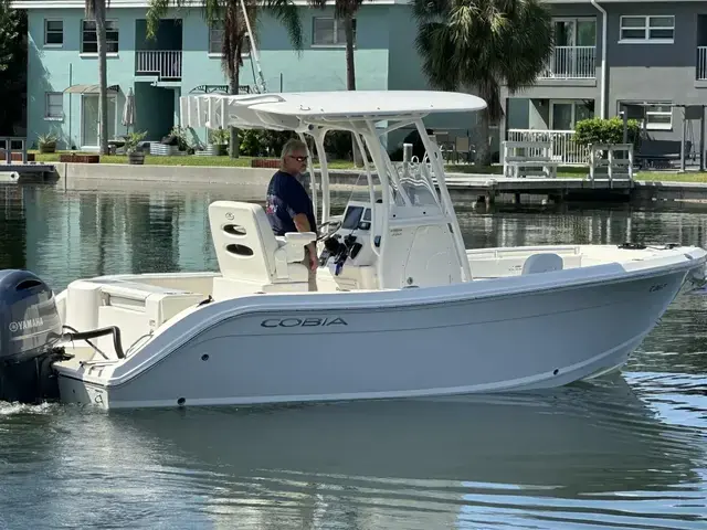 Cobia Boats 220 CC