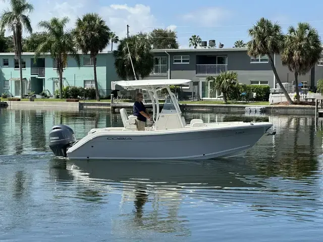 Cobia Boats 220 CC