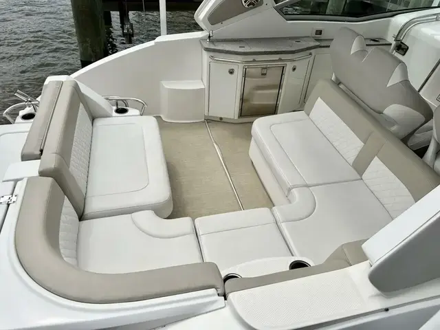 Chaparral 330 Signature