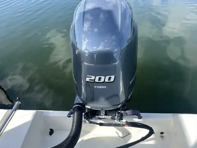 Cobia Boats 220 CC