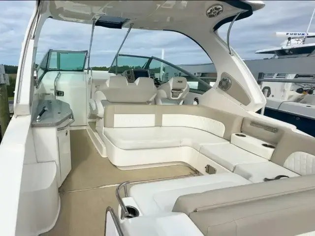 Chaparral 330 Signature