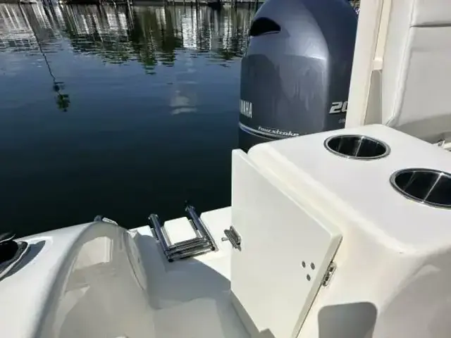 Cobia Boats 220 CC