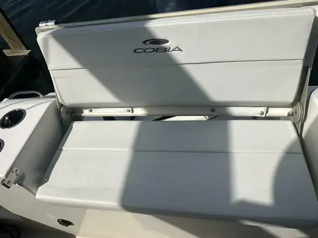 Cobia Boats 220 CC