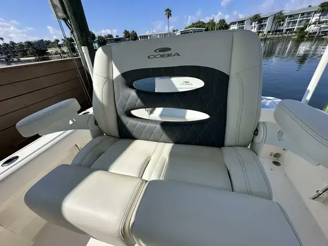 Cobia Boats 220 CC