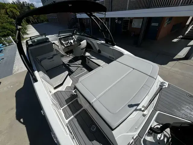 Sea Ray 23