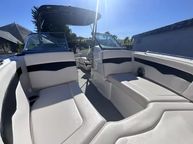 Chaparral 24 surf