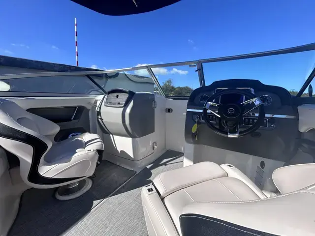 Chaparral 24 surf