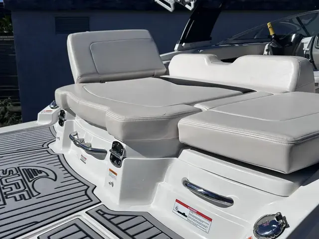 Chaparral 24 surf