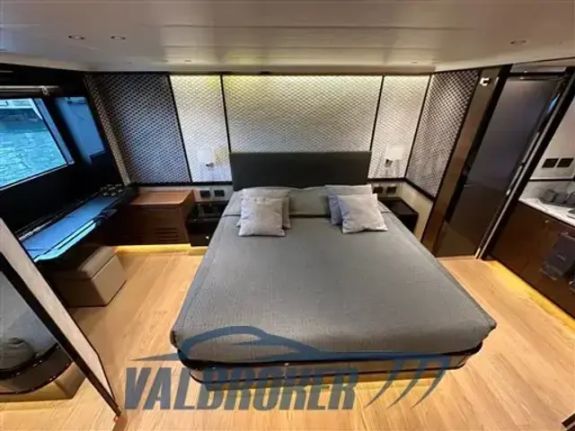 Absolute Navetta 68