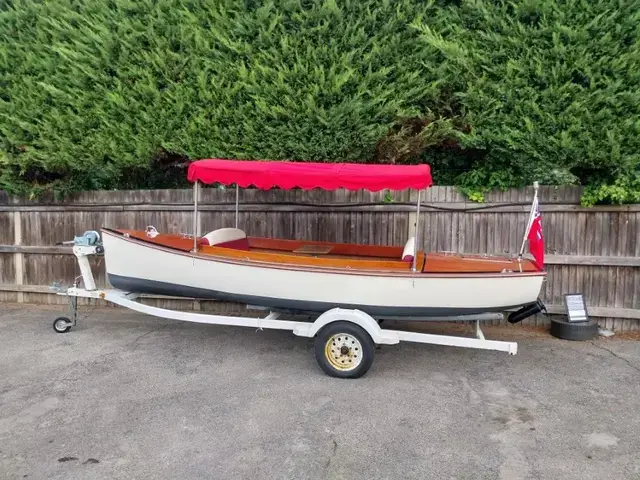 Canadian Electric Boats Quietude 156