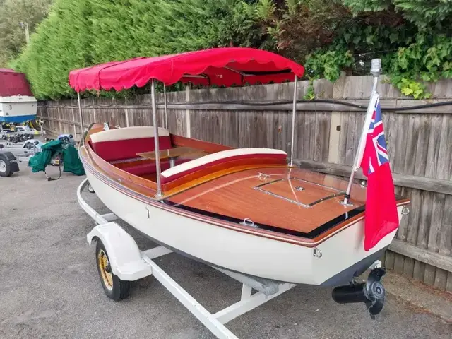 Canadian Electric Boats Quietude 156