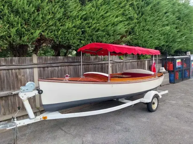 Canadian Electric Boats Quietude 156