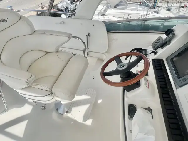 Sea Ray 525 Sedan Bridge