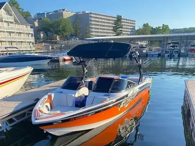 Nautique Boats 230te