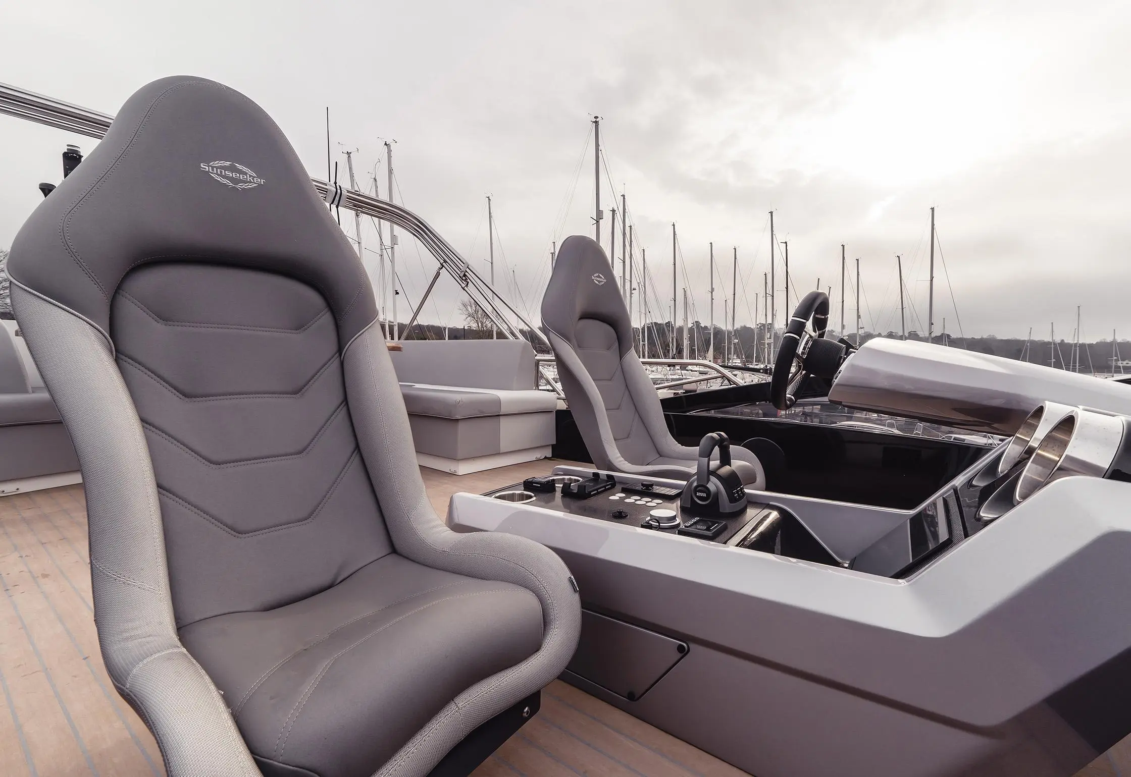 2024 Sunseeker 65 sport yacht