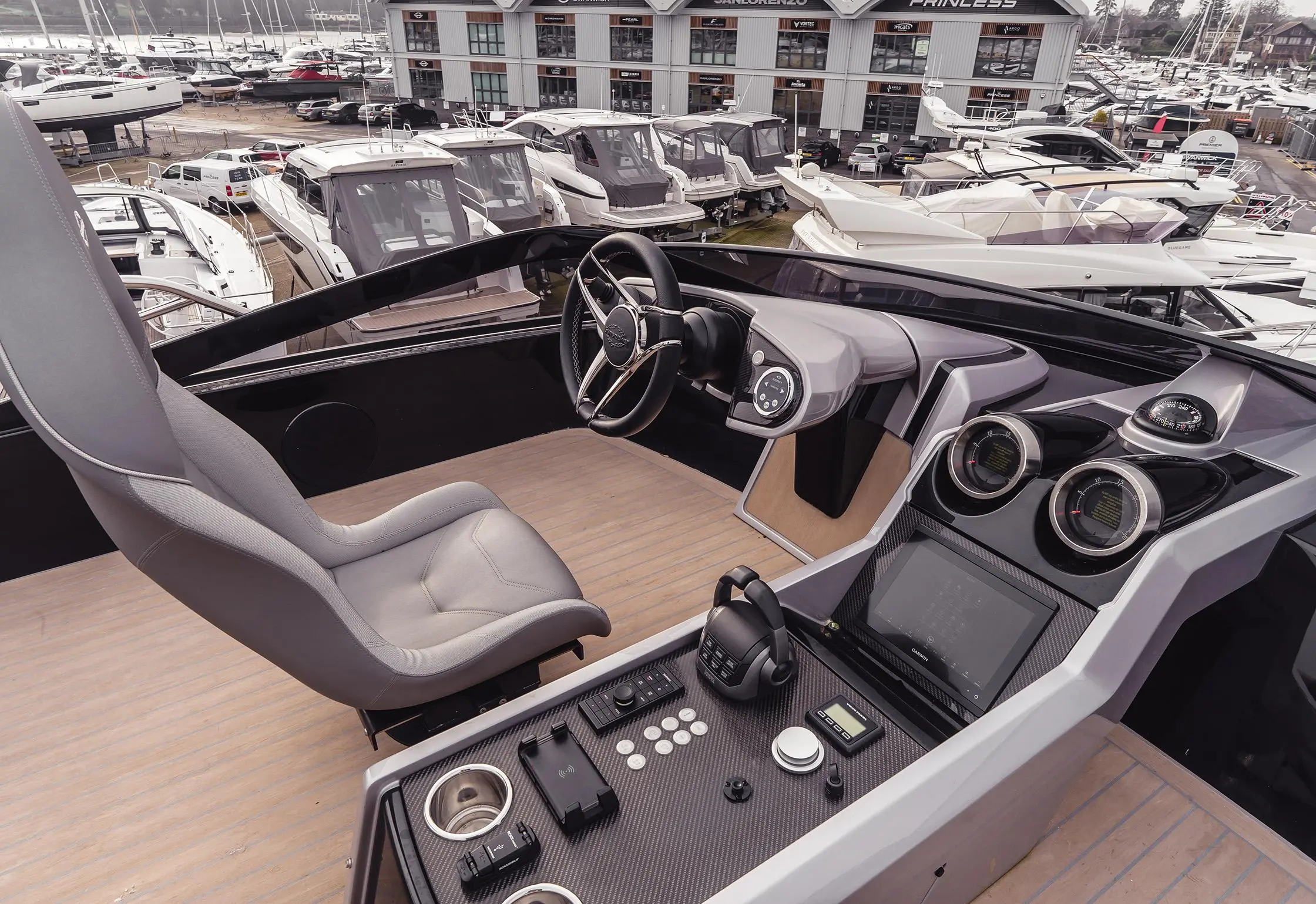 2024 Sunseeker 65 sport yacht