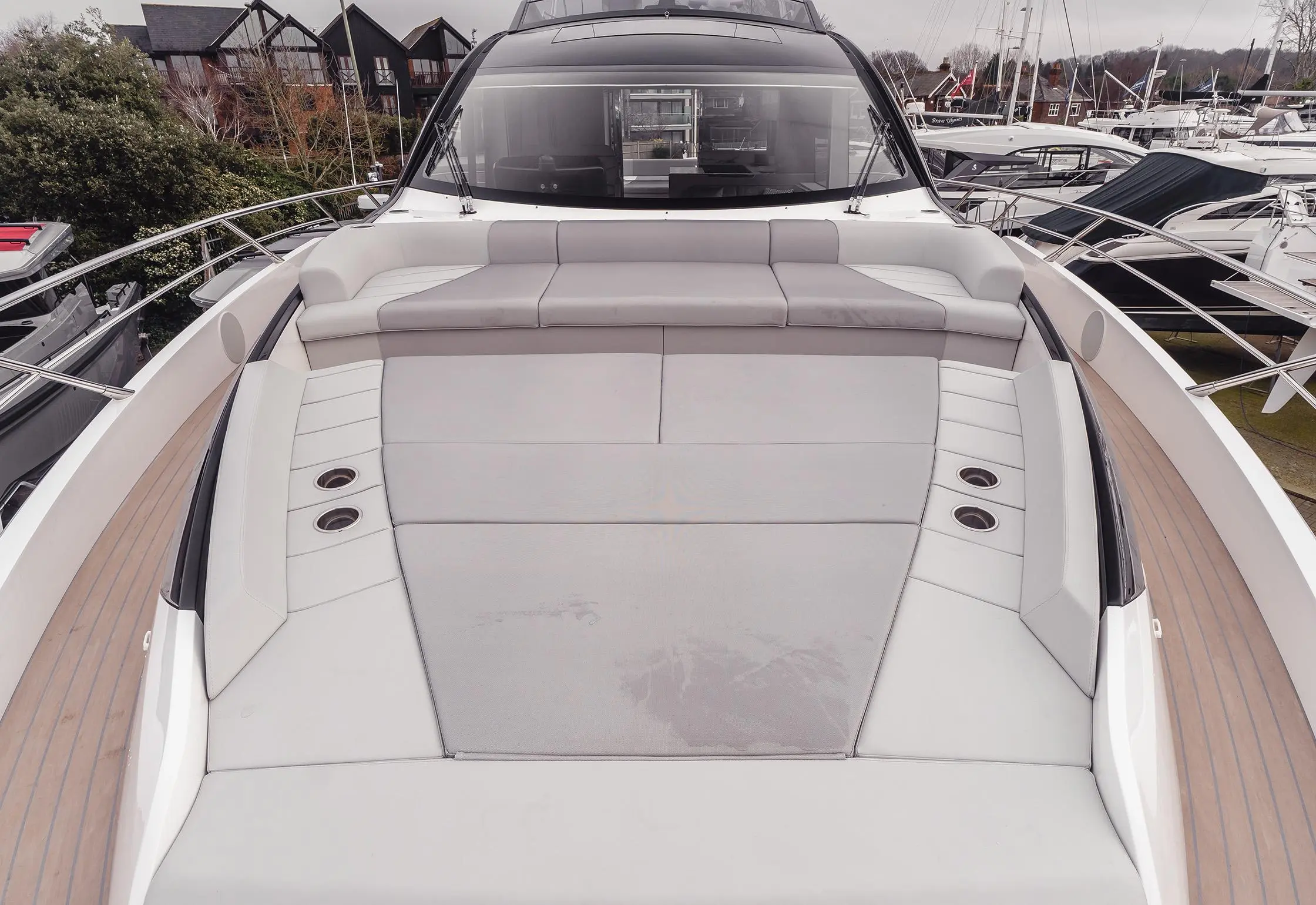 2024 Sunseeker 65 sport yacht