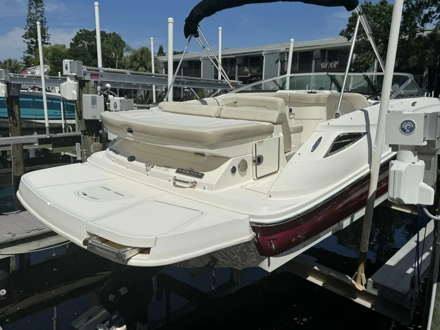 2013 Sea Ray 240 sundeck