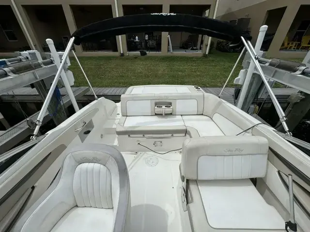 Sea Ray 240 Sundeck