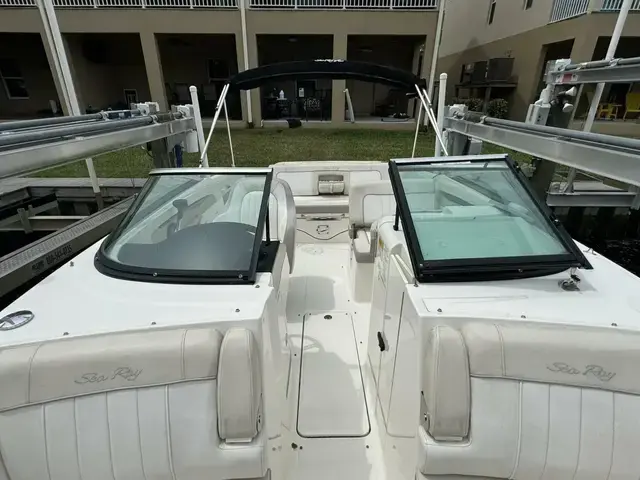 Sea Ray 240 Sundeck