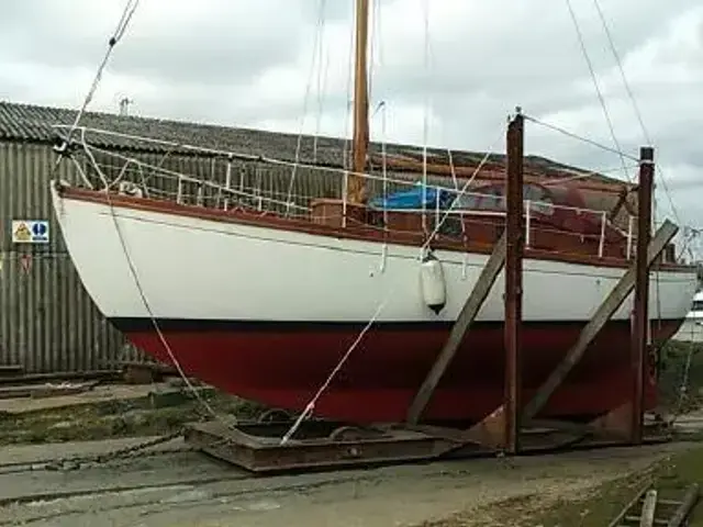 Traditional 12 ton Hillyard Bermudan sloop