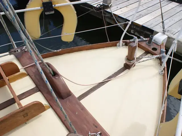 Traditional 12 ton Hillyard Bermudan sloop