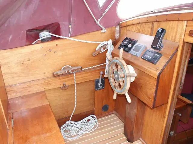 Traditional 12 ton Hillyard Bermudan sloop