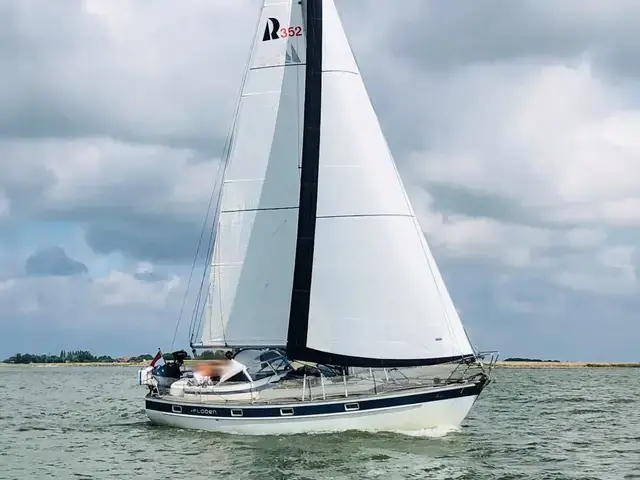 Hallberg-Rassy 352