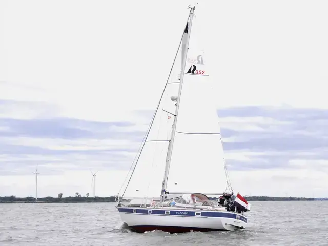 Hallberg-Rassy 352