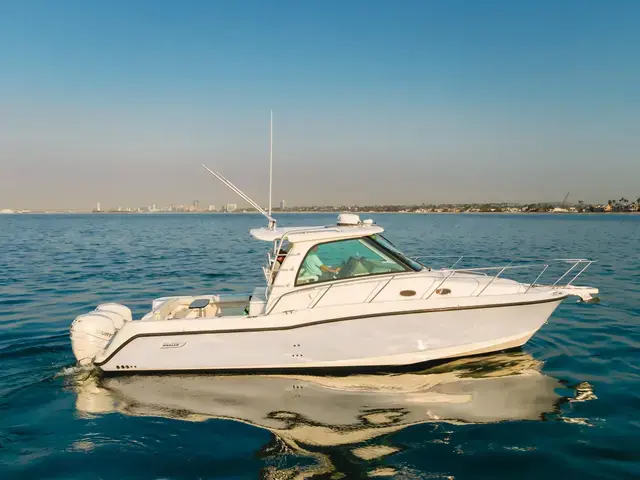 Boston Whaler 34'